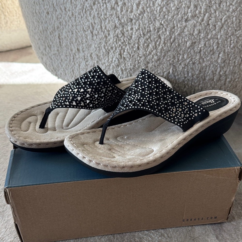 NEW! Bass Women's “Riley” Cushion Step Beaded Sandals